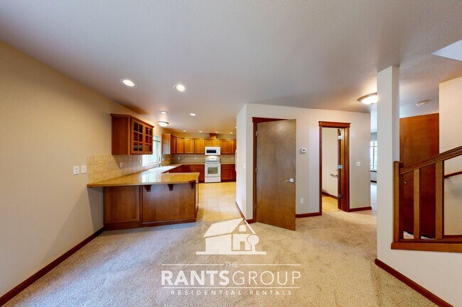 Foto del edificio - Spacious and Versatile Home in Sought-Afte...