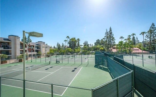 Building Photo - 21400 Burbank Blvd