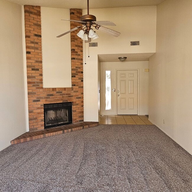 Foto del edificio - 3 bedroom corner unit for rent