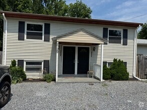 Building Photo - 2127 Hollins Rd NE