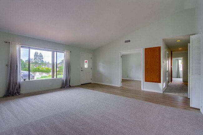 Building Photo - 4 bedroom home in amazing La Costa Community!