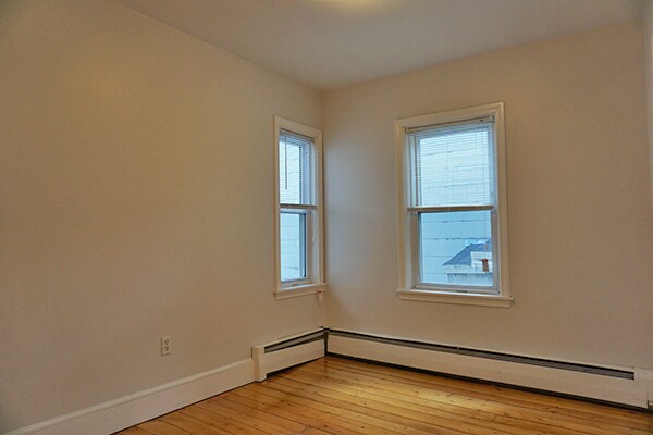 Building Photo - 250 River St