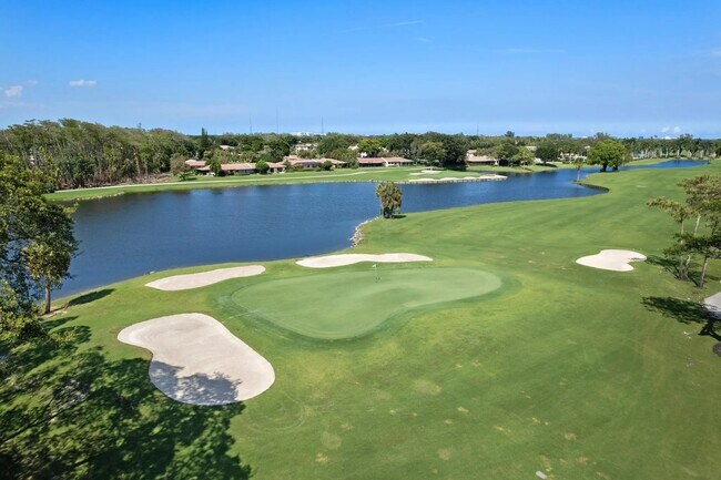 Foto del edificio - 7911 Eastlake Dr