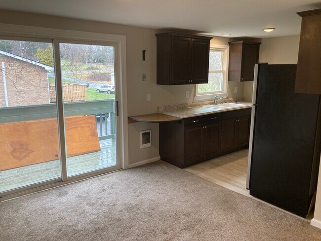 Building Photo - 958 Brookside Camp Rd