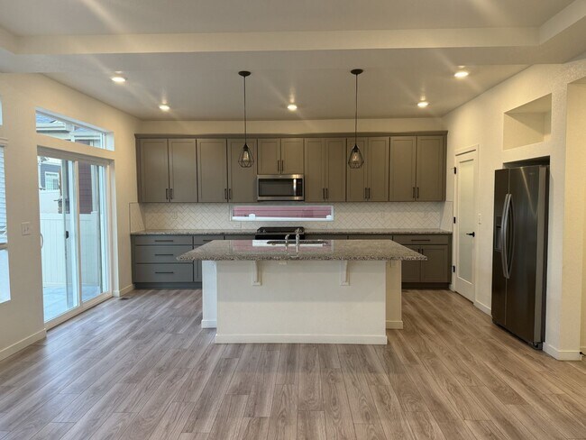 Foto del edificio - Beautiful 4-Bedroom Home in Erie