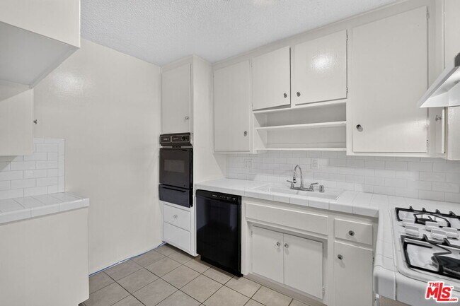 Foto del edificio - 15540 Moorpark St