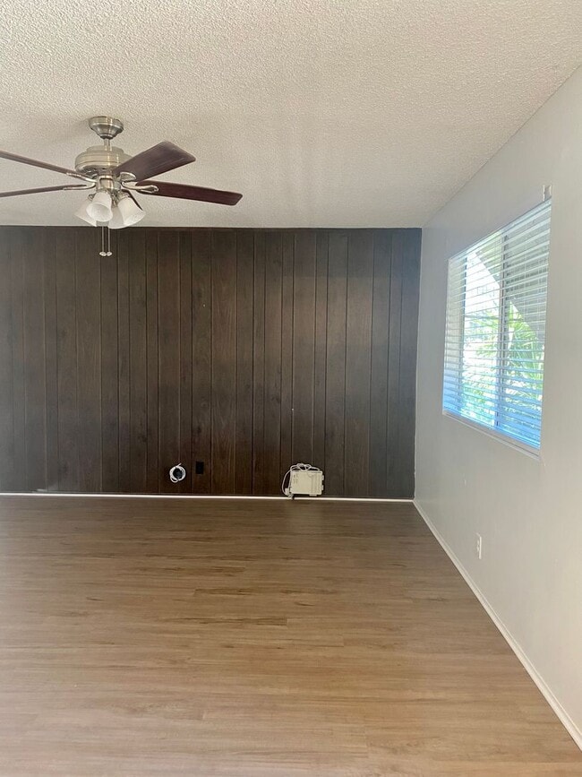 Building Photo - 2 Bedroom 1 Bathroom Duplex Newly Remodeled in 55+ COMMUNITY