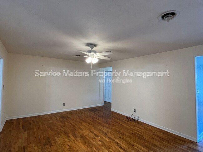 Foto del edificio - 5425 Westwood Dr
