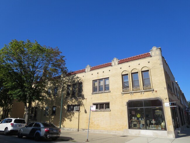Building Photo - 6101 W Addison St