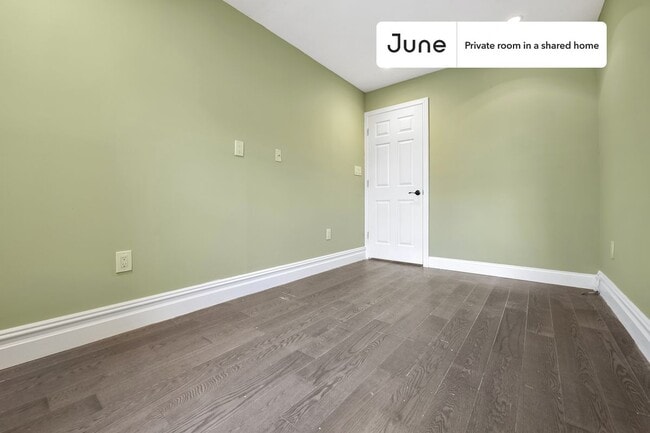Foto del edificio - Private bedroom in 3 bed/1 bath Home