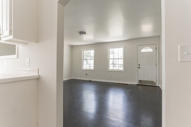 Building Photo - 2/ 1 Home for Rent