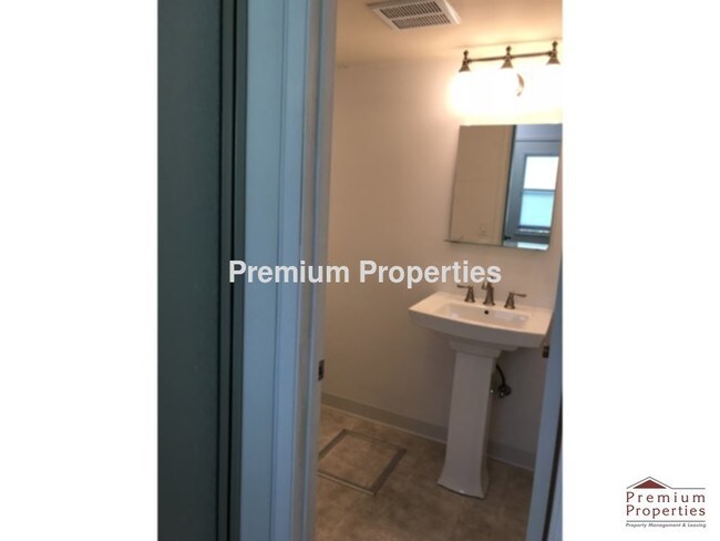 Building Photo - 32 Miramonte Dr