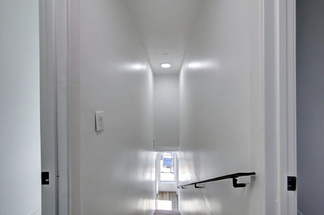 Foto del edificio - AMAZING NEW CONSTRUCTION UNIT NEAR DOWNTOWN