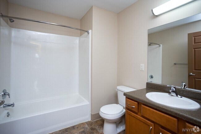 Building Photo - 1311 Deer Lakes Dr