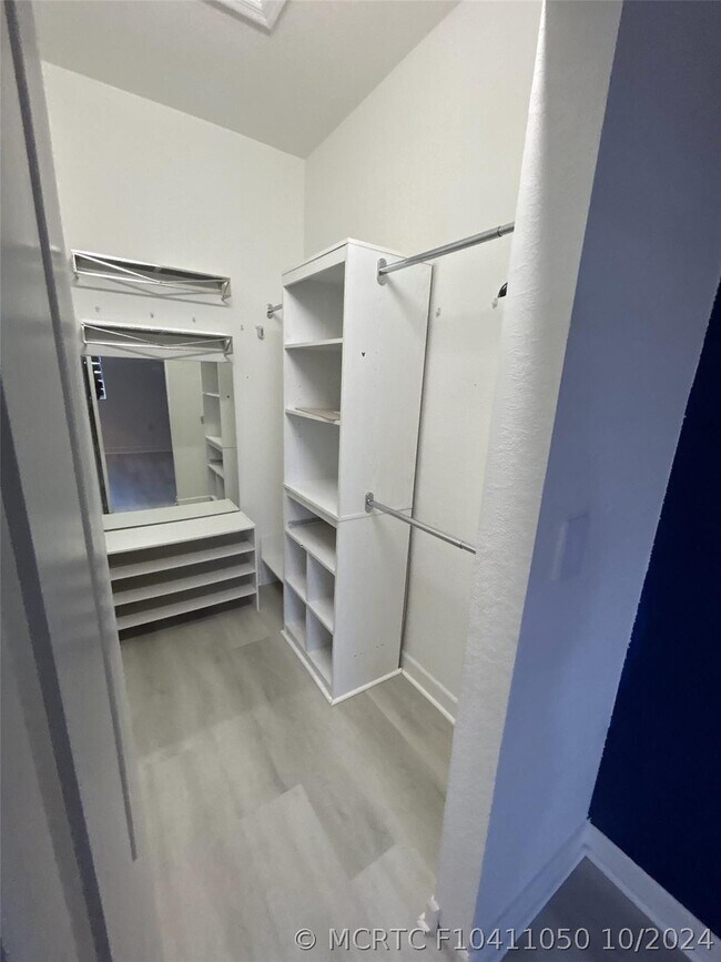 Foto del edificio - 851 NE 211th St