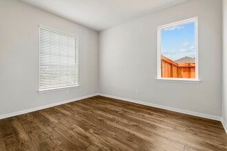 Building Photo - 320 Kingston Wy