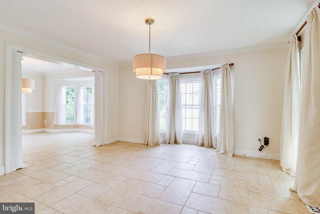 Foto del edificio - 6122 Bayliss Pl