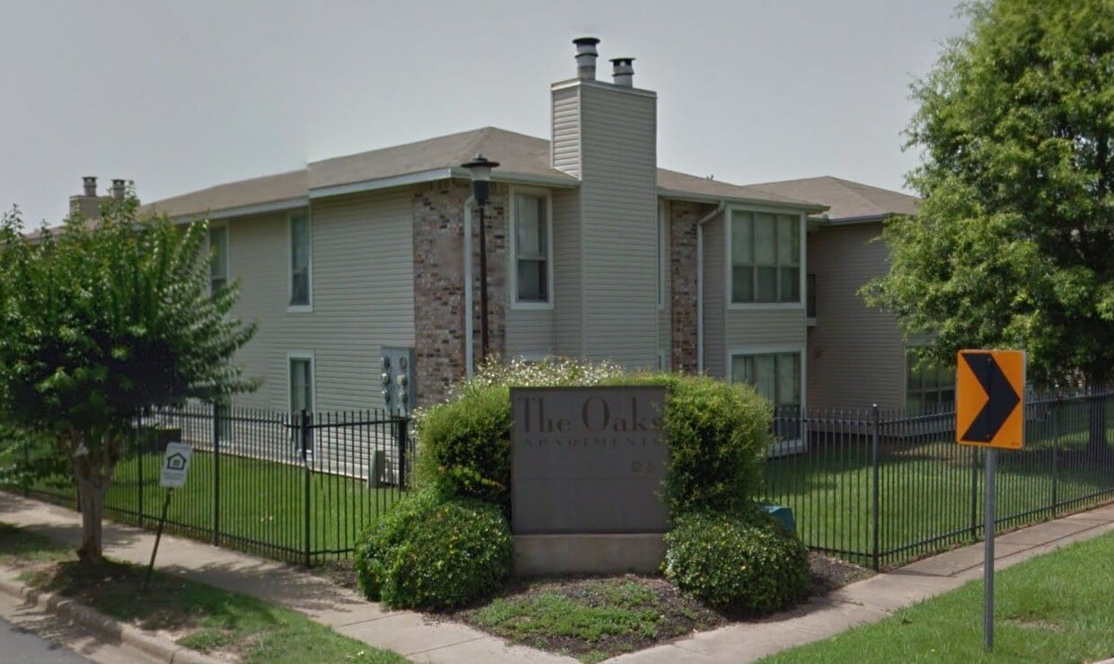 Building Photo - 7700 N Chicot Rd