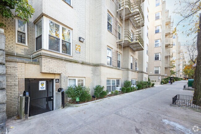 Foto del edificio - 730 Fort Washington Ave