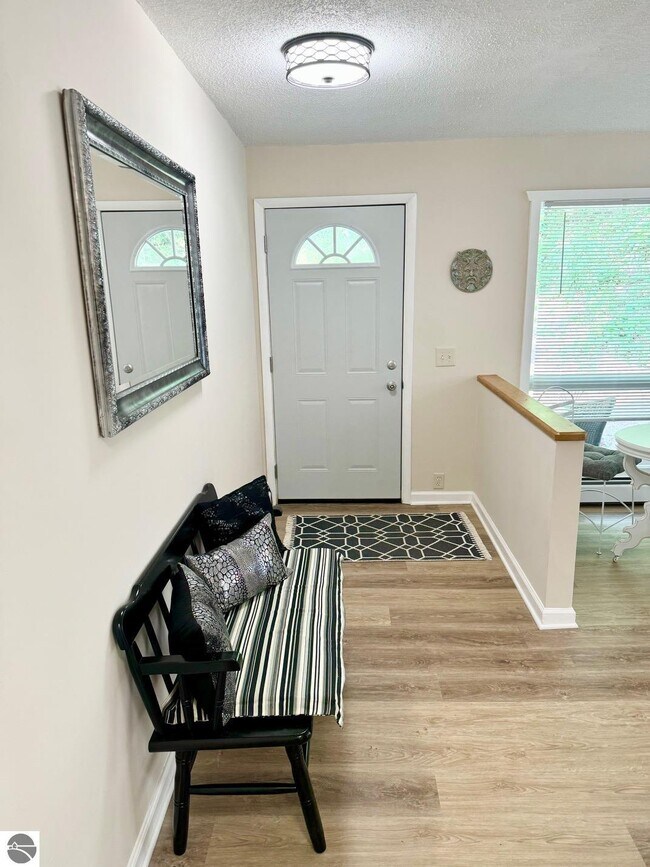 Foto del edificio - 6031 Brackett Rd