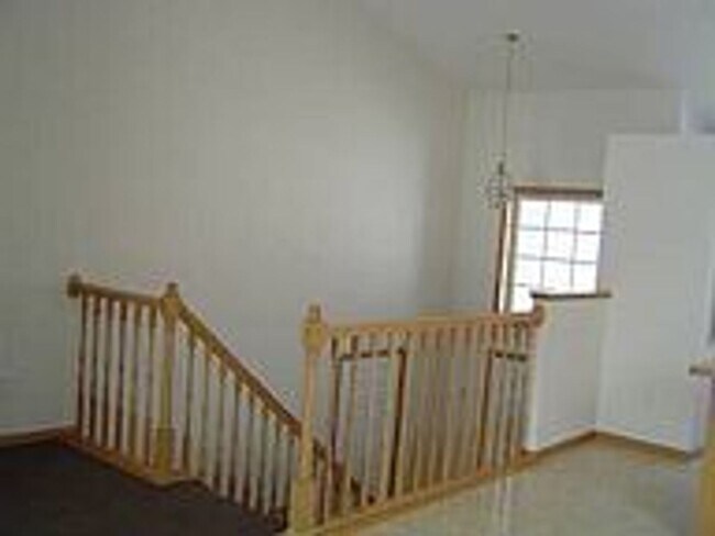 Building Photo - Charming 2 Bed 2 Bath Twin Home