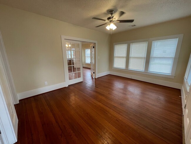 Building Photo - Hear the ocean from your front porch!