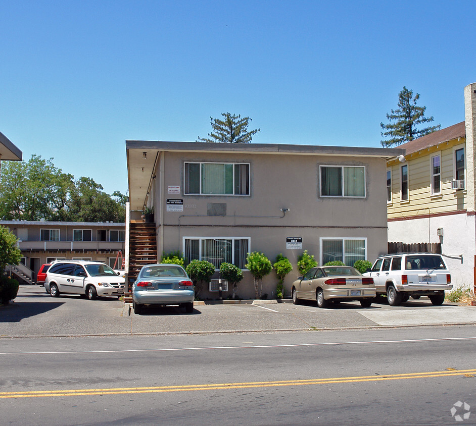 Building Photo - Valley of the Moon Apartments