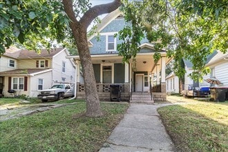 Building Photo - 411 N College St