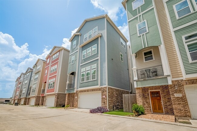 Foto del edificio - 2106 Bidwell Dr