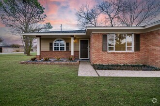 Building Photo - 2626 Hillshire Dr