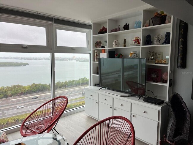 Foto del edificio - 7200 Sunshine Skyway Ln S