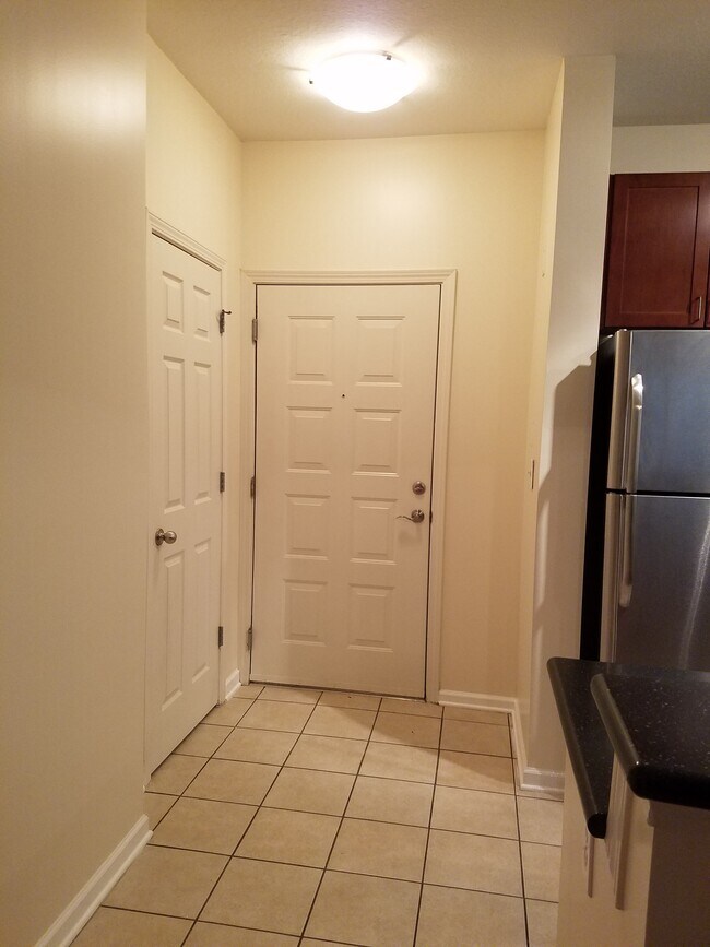 FOYER - 400 17th St NW