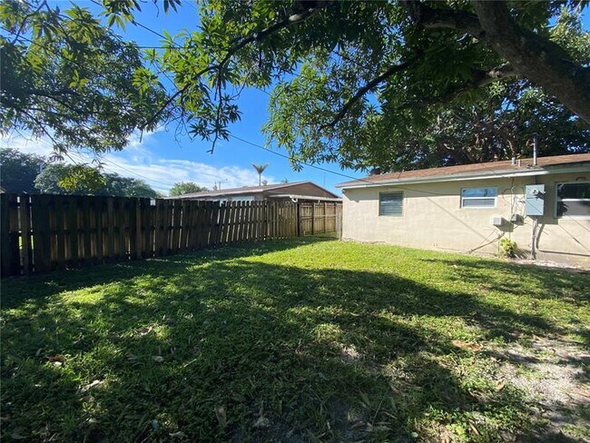 Building Photo - 2010 NW 30th Ave