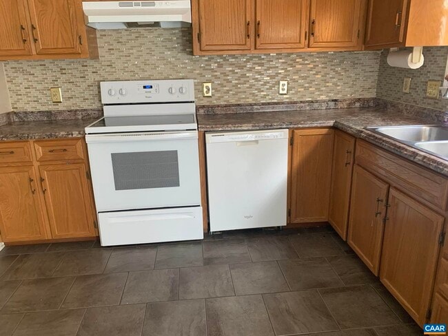 Building Photo - 1384 5th St