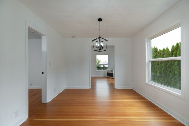 Foto del edificio - 410 W C St