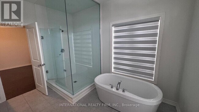 Photo du bâtiment - 1222 Plymouth Dr