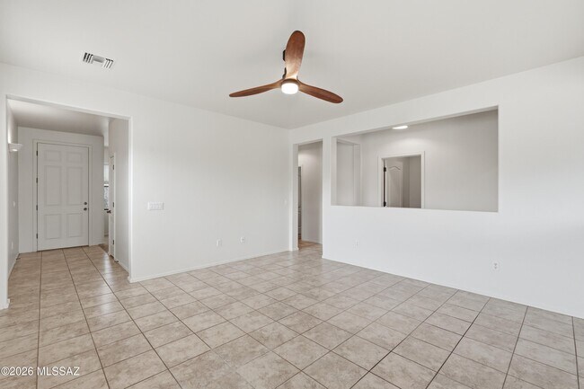 Foto del edificio - 584 N Highlands Grove Ln