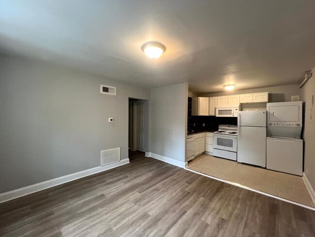 Building Photo - 214 Woodrow St