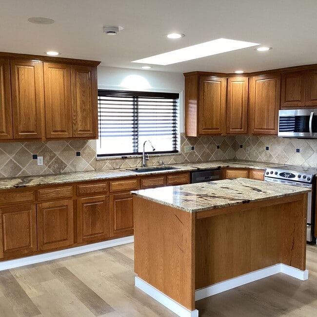 Building Photo - Stanwood Rambler