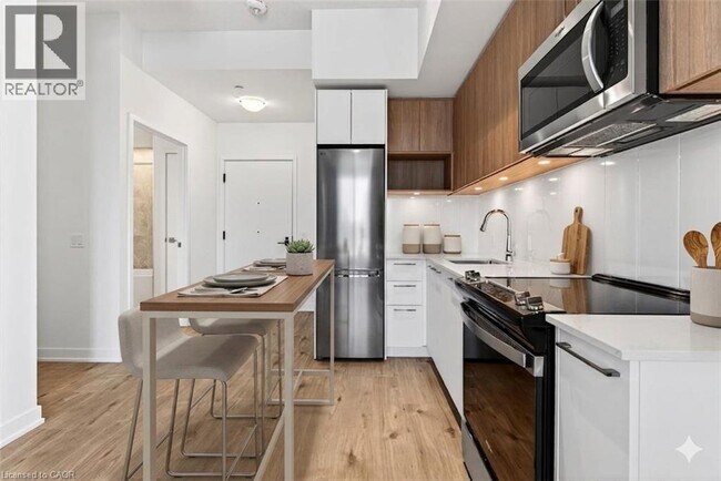 Photo du bâtiment - 500 Plains Rd E