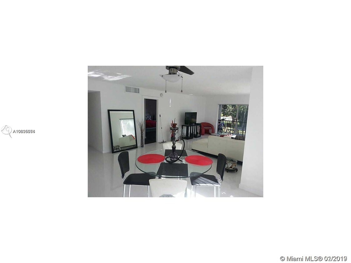 Primary Photo - 5961 N Falls Cir Dr