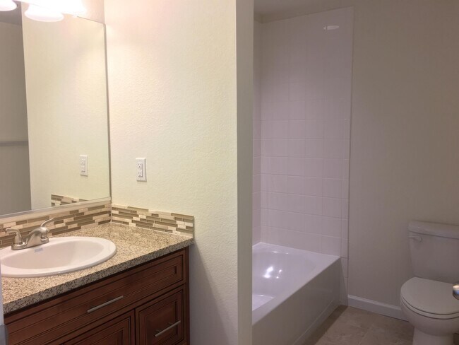 Building Photo - 804 Summer Hawk Dr