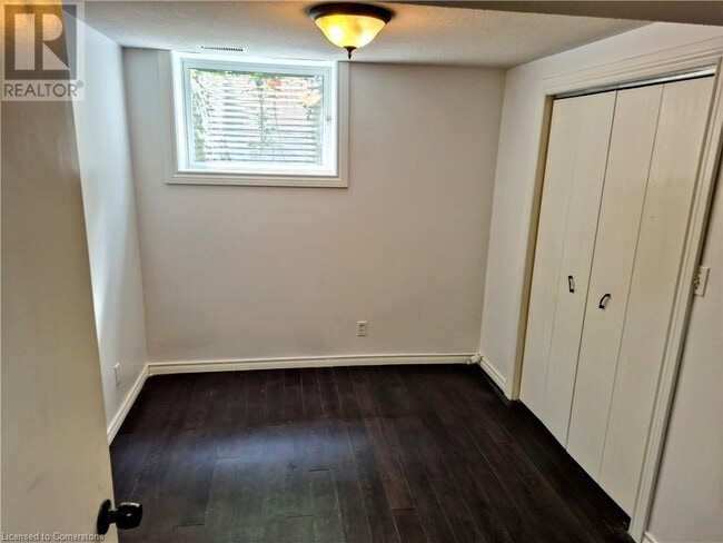 Building Photo - 37 Montcalm Dr