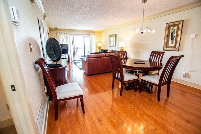 Building Photo - 29200 Bay Hollow Dr