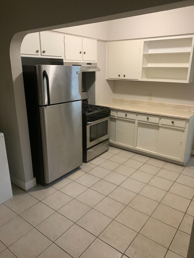 Foto del edificio - 3 bed, 1 bath near UOM