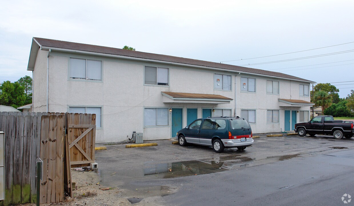 Building Photo - 17015 Guava Ave