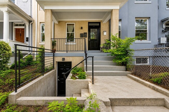 Photo - 727 Quebec Pl NW Townhome
