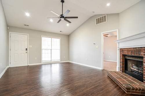 Foto del edificio - 515 Meadowbrook Dr