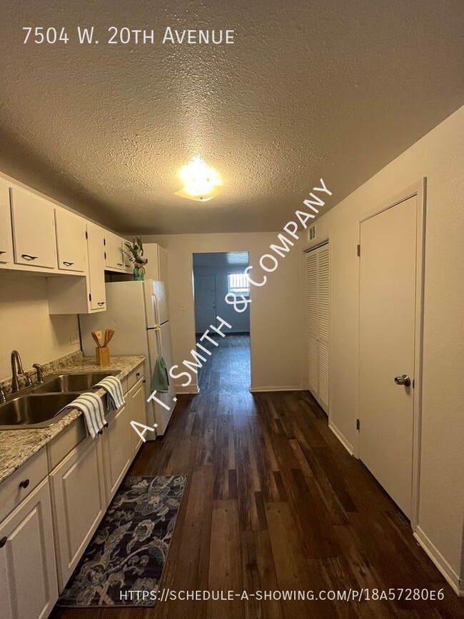 Building Photo - Lakewood 2 Bedroom 1 Bath Available for Im...