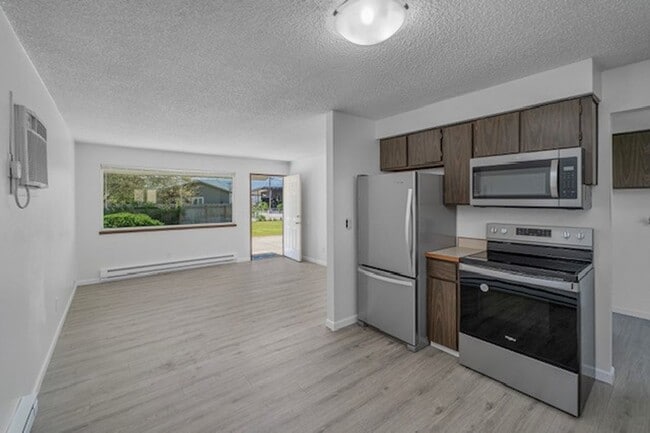 Building Photo - 1037/1039 Eastmont Ave. Duplex